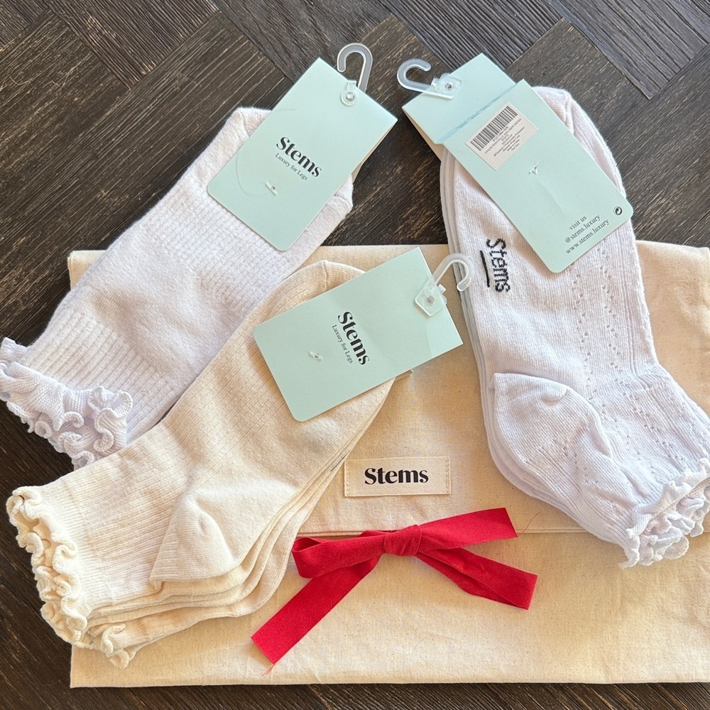 STEMS Ruffle Ankle Socks White / Cream Color NWT